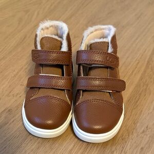 New Without Tags UGG C7 Dress Boots with Velcro Straps